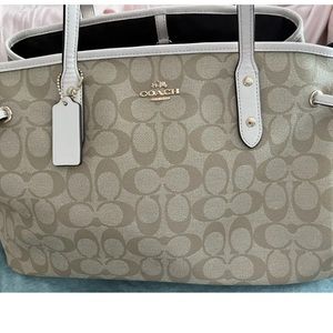 Coach Signature Drawstring Carryall Shoulder Bag Khaki Excellent Condition